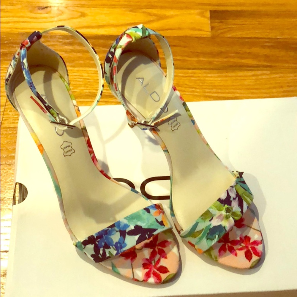 NIB New Aldo Ibenama Floral Pumps Heels Size 7